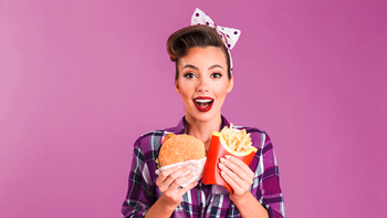 man eine Frau in lila mit Fast Food das Keyvisual von MYRRHINIL-INTEST zur Kampagne - Starker Darm